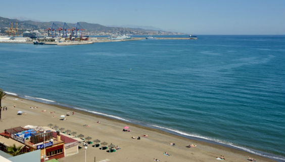 Stranden og havet i Malaga